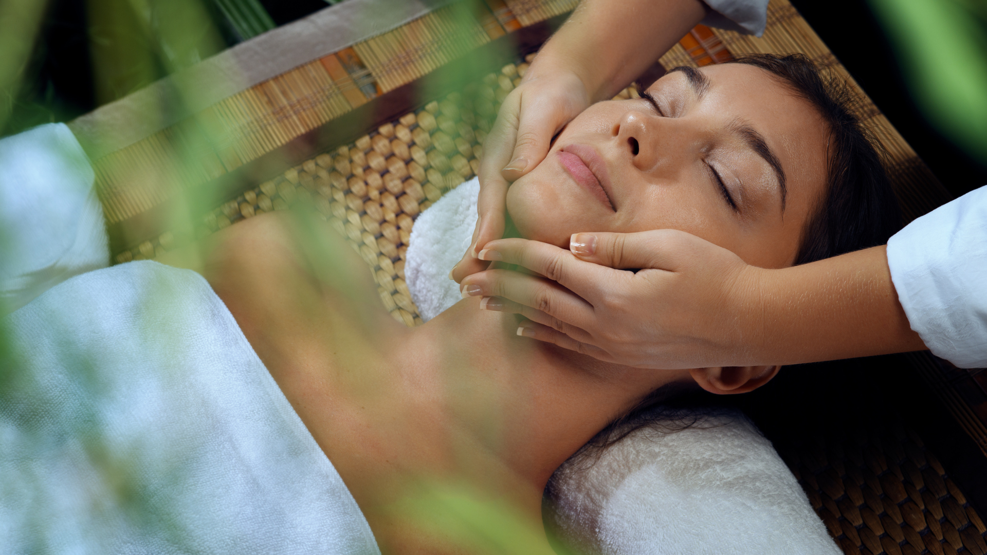 Ayurvedic facial massage treatment