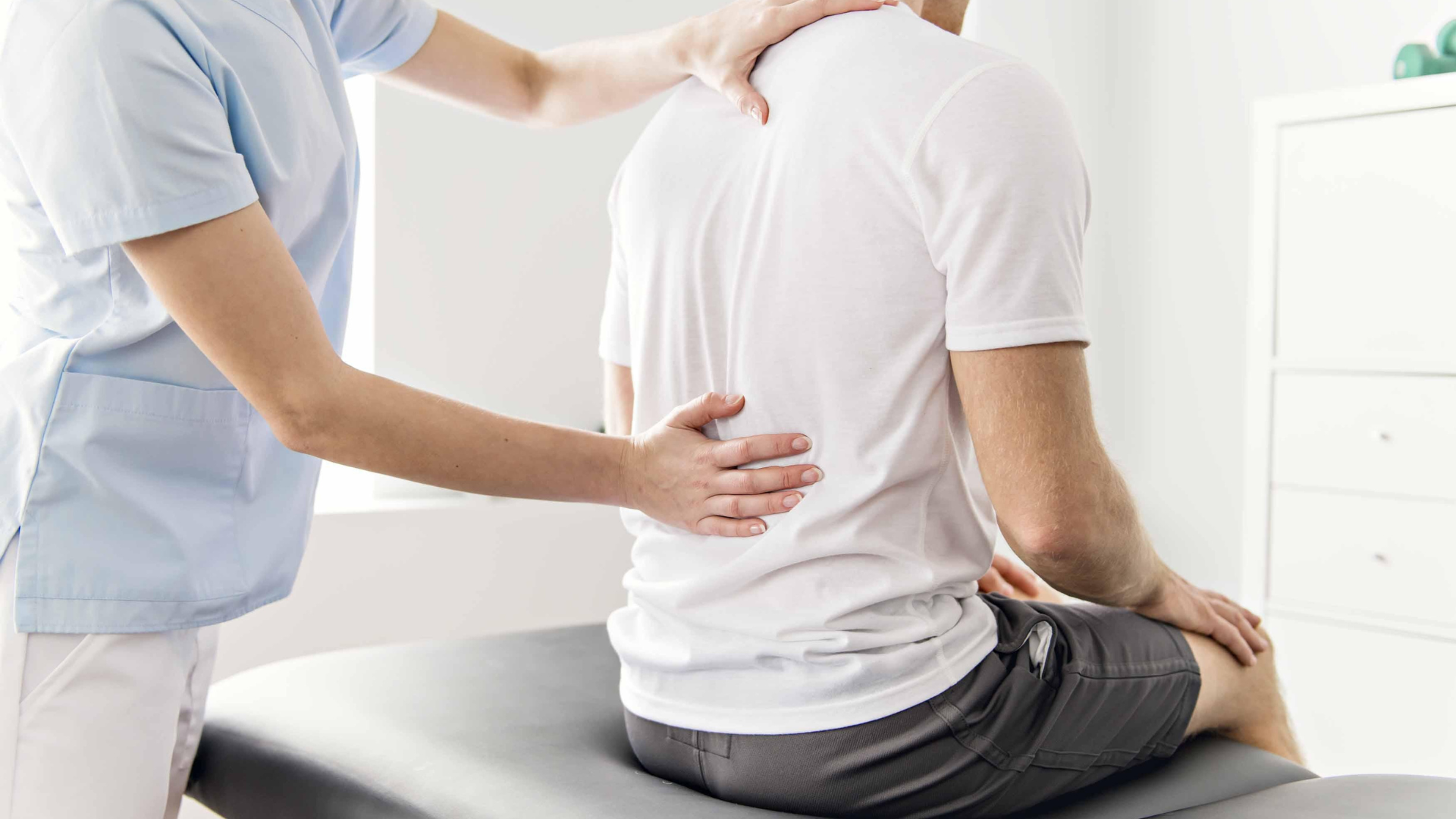 Spine physiotherapy session